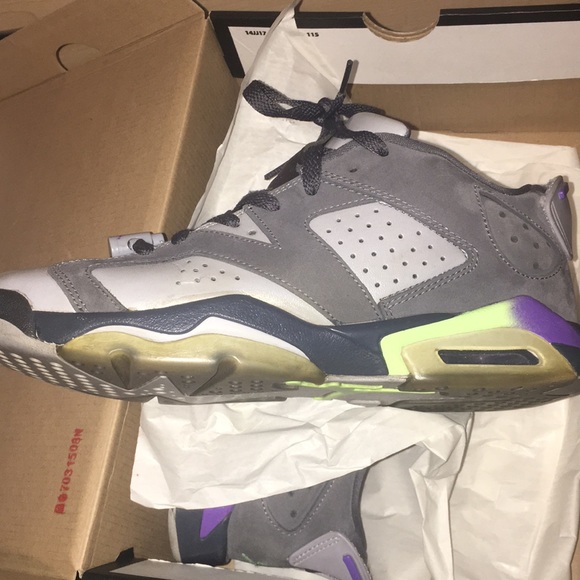 Athletic_Shoes